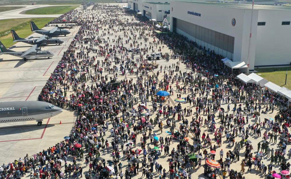 Asisten Mil Personas Al Octavo Espect Culo A Reo En Santa Luc A