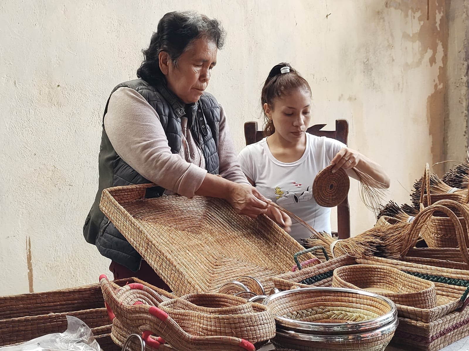 Crean artesanías sustentables con ocoxal - Capital Estado de México