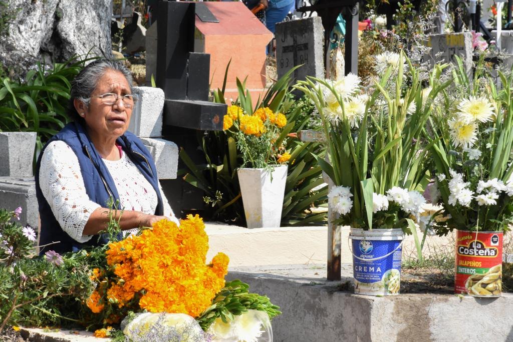 Llegan Las Almas De Los Muertos Entre Cempasúchil, Música Y Comida ...