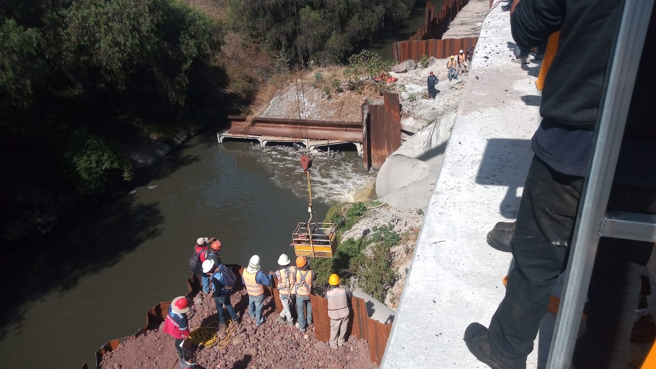 Rescatan A Enfermero Que Cayó En Canal De Aguas Negras - Capital Estado ...